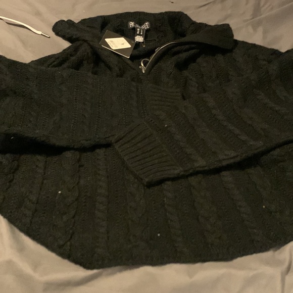 Sirens women’s sweater - Picture 2 of 6